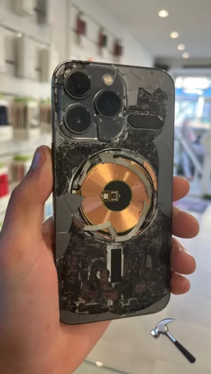 Réparation vitre arrière iPhone à Dax, Dax, SOS Phone
